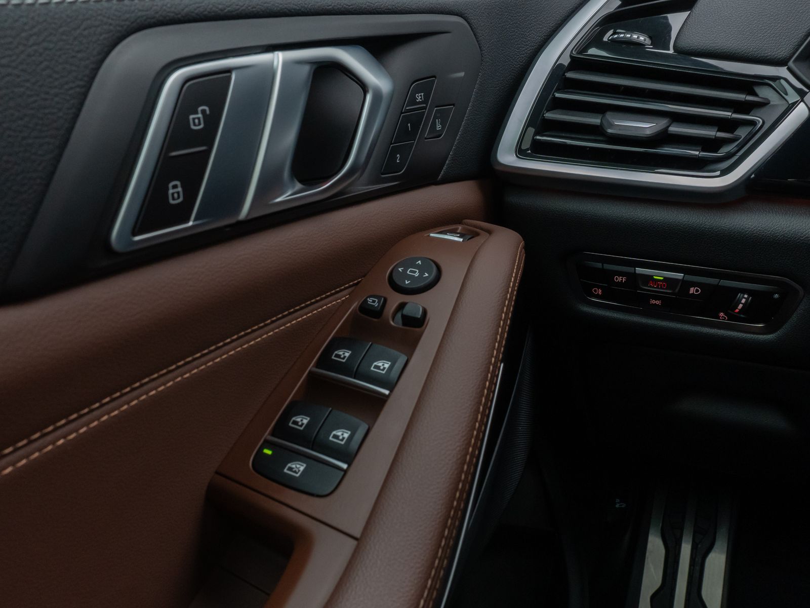 Fahrzeugabbildung BMW X5 xD30d M Sport Panorama Laser Kamera HUD HiFi