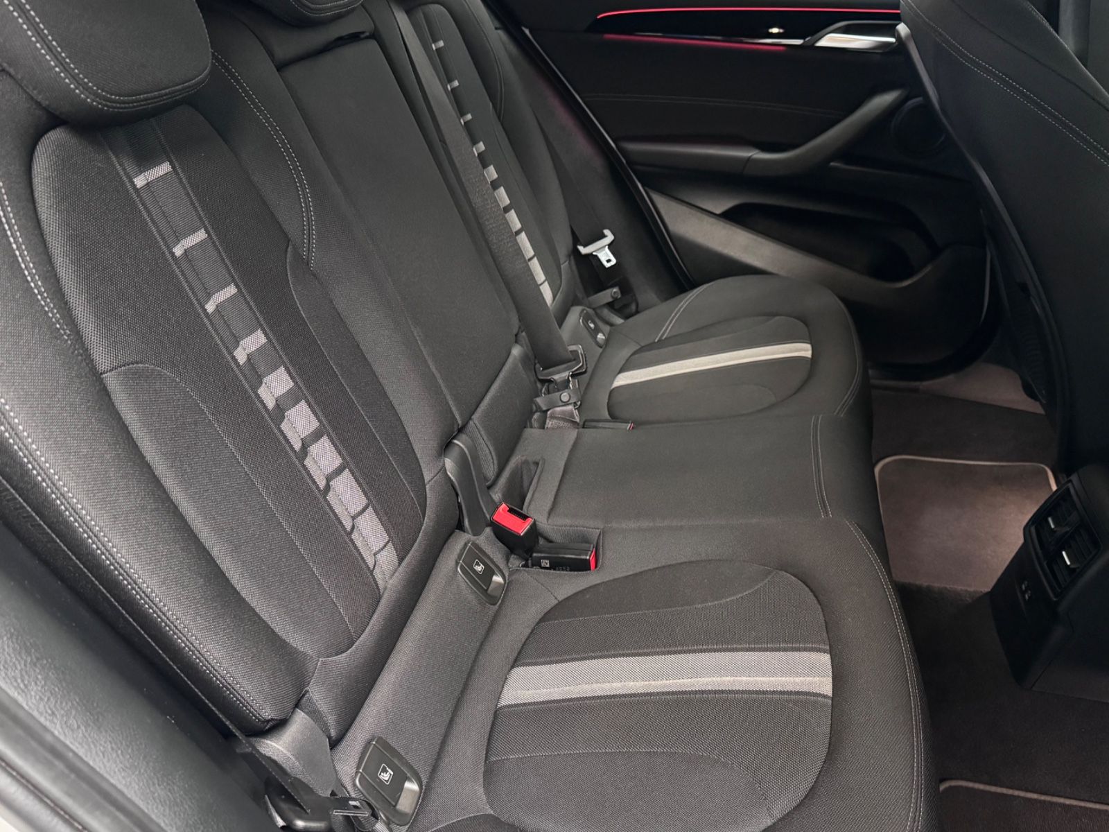 BMW X2 sDrive 20 i Advantage Plus/Navi/Tempomat foto 15