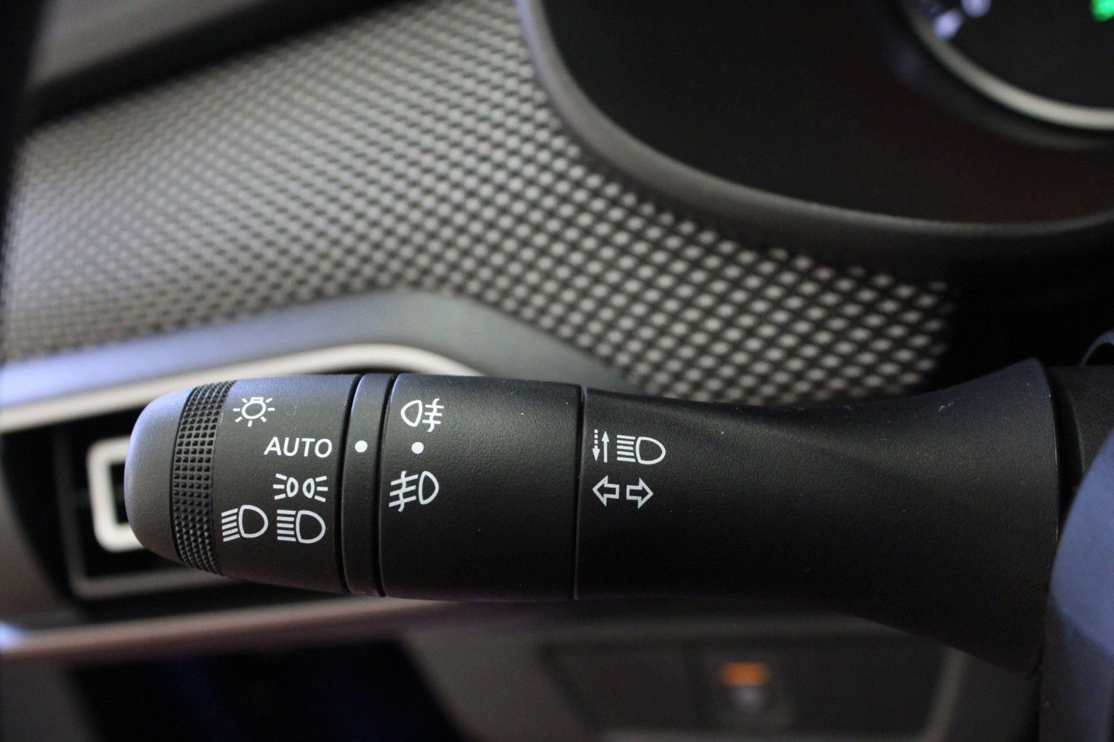 Fahrzeugabbildung Dacia Sandero TCe 90 Expression*Winterpaket*15625*