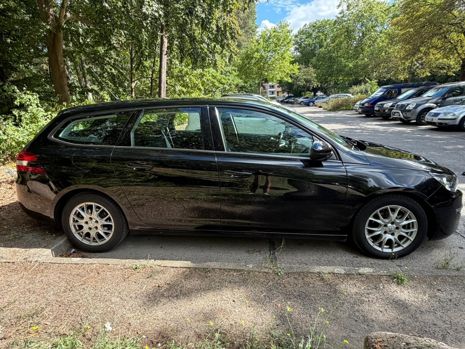 Peugeot 308 2014 — interior