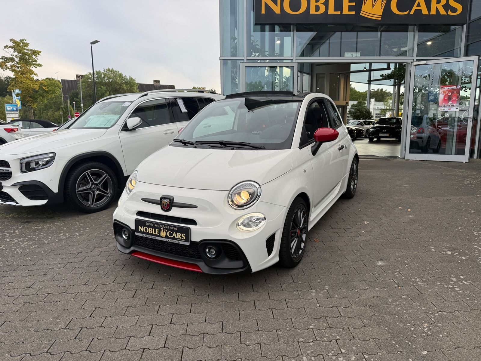 Fahrzeugabbildung Abarth 695C SABELT BREMBO RED-Paket CarPlay
