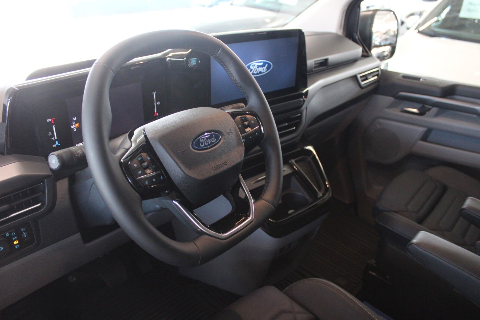 Fahrzeugabbildung Ford Tourneo Custom L1 8-Sitz Titanium Aut. Top Ausst