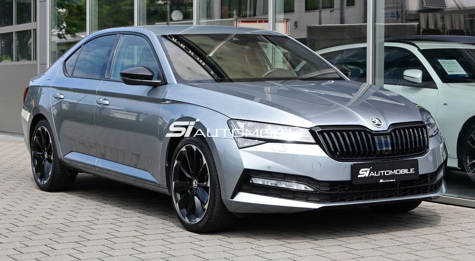 Fahrzeugabbildung SKODA Superb 2.0 TSI 4x4 SPORTLINE °ACC°AHK°STHZG°360°