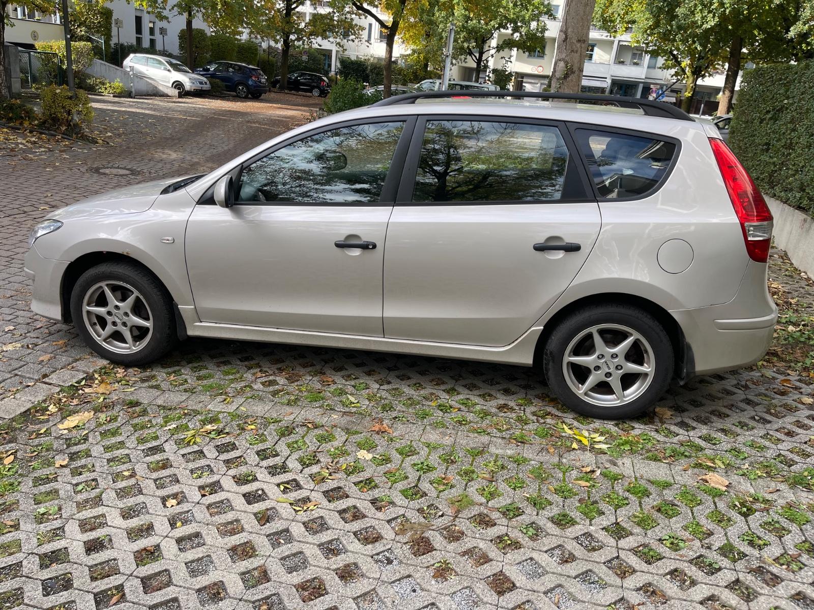 Hyundai i30 2011 — engine 1.582 cm³, 116 HP (85kW)