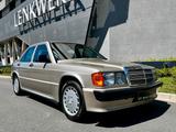 Mercedes-Benz 190E 2.5-16V - Mercedes-Benz 190 mit Benzin-Antrieb: Limousine, Klimaanlage