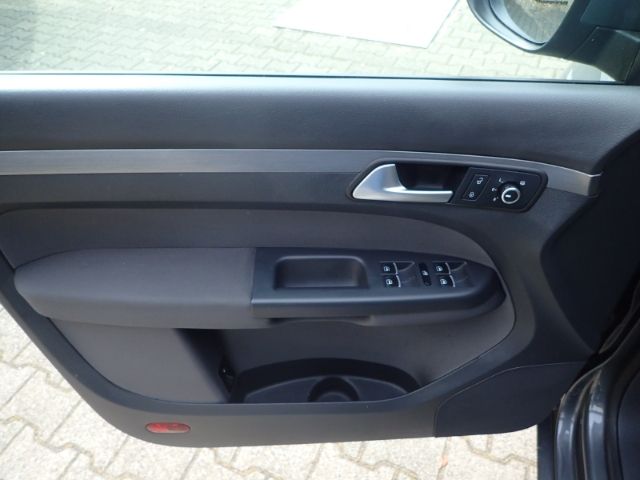 Fahrzeugabbildung Volkswagen Touran 1.4 TSI Comfortline 7-Sitzer SHZ PDCv+h L