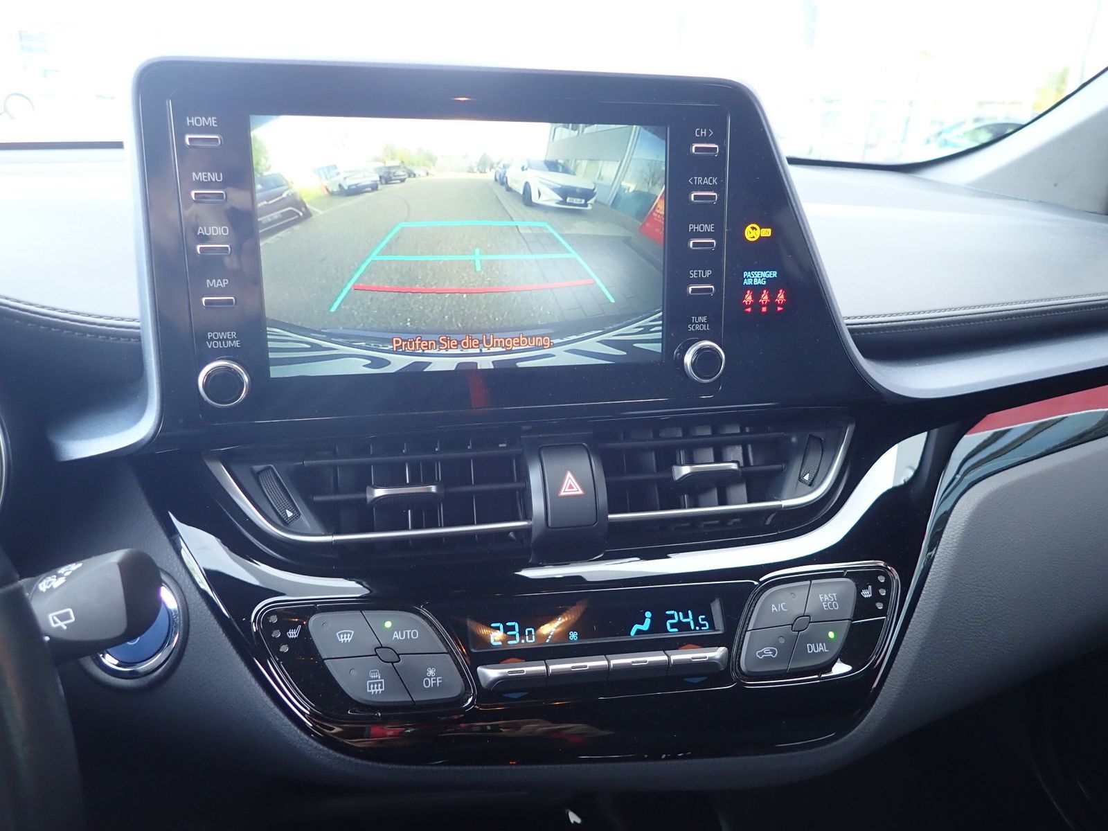 Fahrzeugabbildung Toyota C-HR Hybrid Team D / AHK / KAMERA