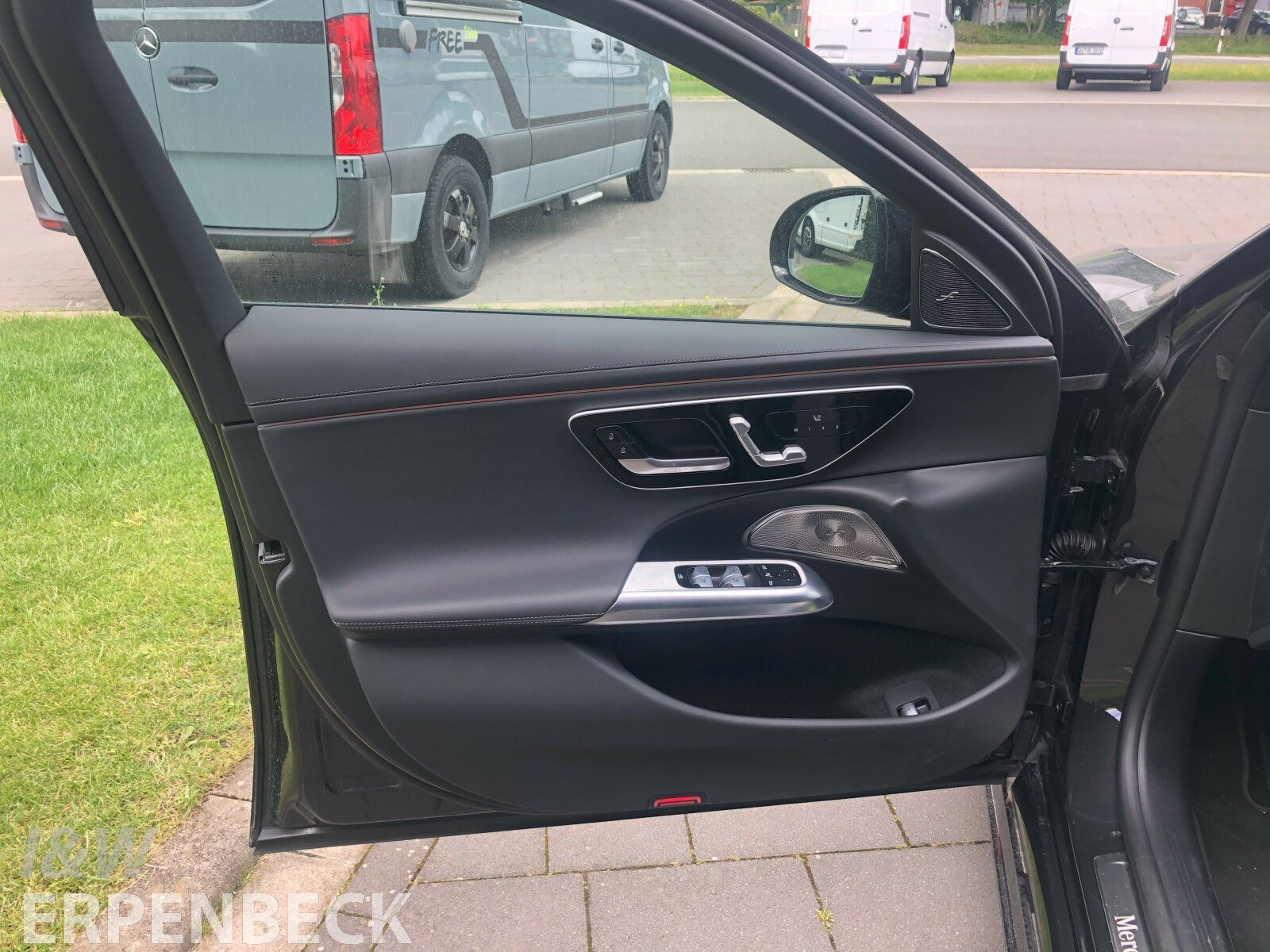 Fahrzeugabbildung Mercedes-Benz E 220 d T AMG Panorama AHK Memory Distronic FAP