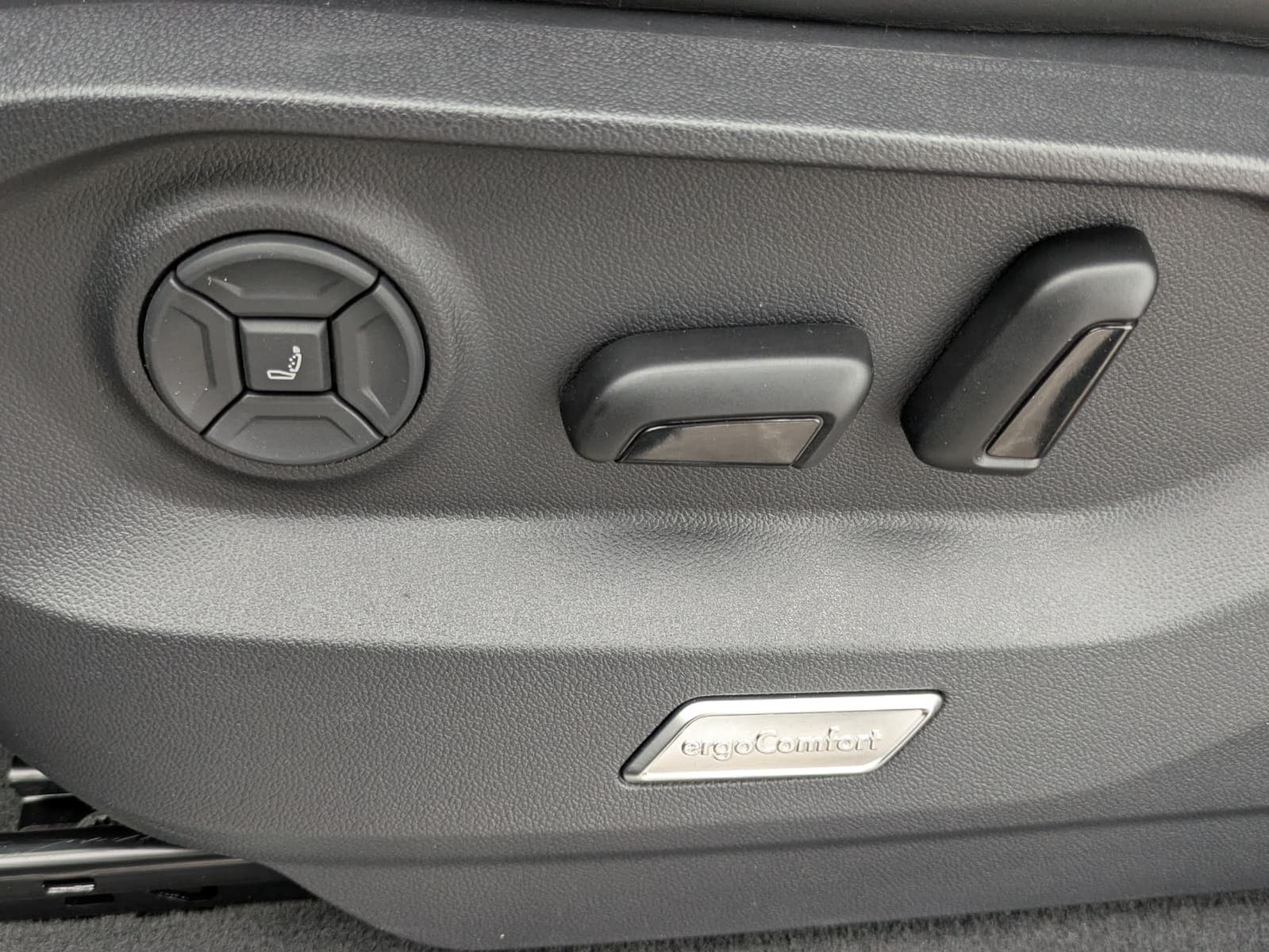 Fahrzeugabbildung Volkswagen Touareg 3.0TDI 4M R-Line VOLL Black 22" UPE 114T