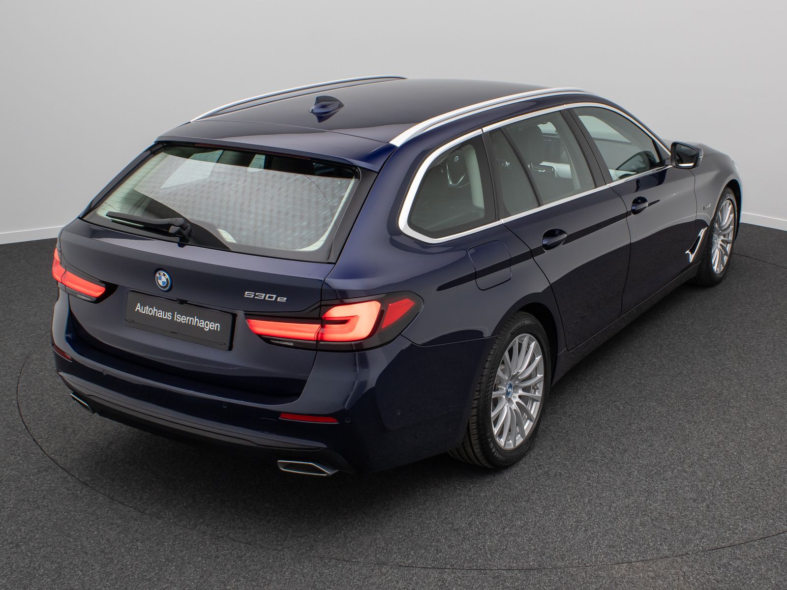 Fahrzeugabbildung BMW 530e Kamer Laser HUD DAB H/K Komfort Alarm Sport
