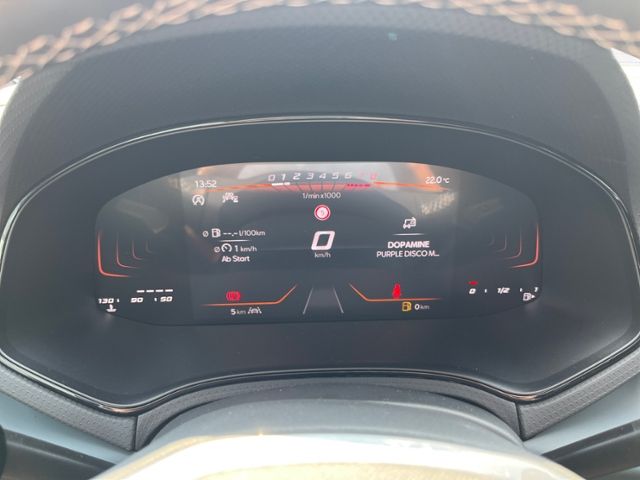 Fahrzeugabbildung SEAT Arona Style 1.0 TSI KLIMA LED NAVI ALU