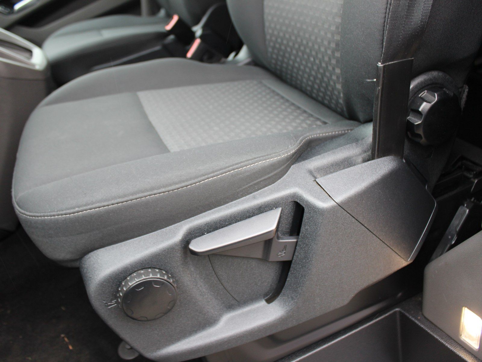 Fahrzeugabbildung Ford Tourneo Custom 320 L2 Tourneo Trend FWD
