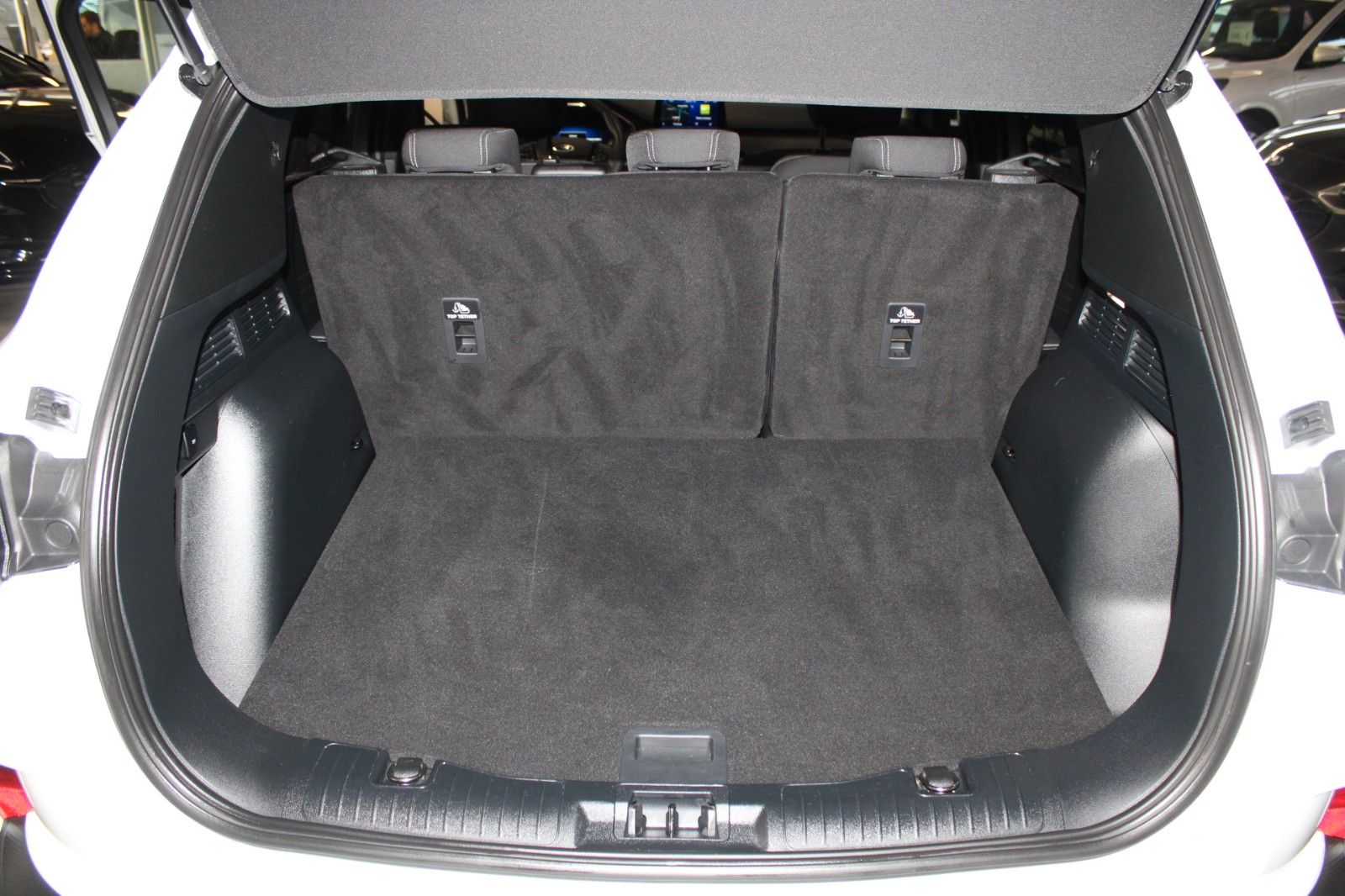 Fahrzeugabbildung Ford Kuga PHEV Aut. Titanium LED NAVI WinterPaket