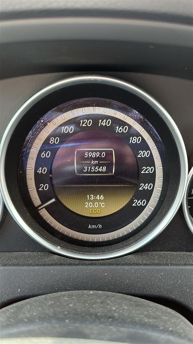 Mercedes-Benz C200 2012 — photo 8
