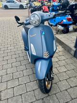 Vespa Primavera 125 Officina 8 Special Edition - VESPA BLAU ROLLER