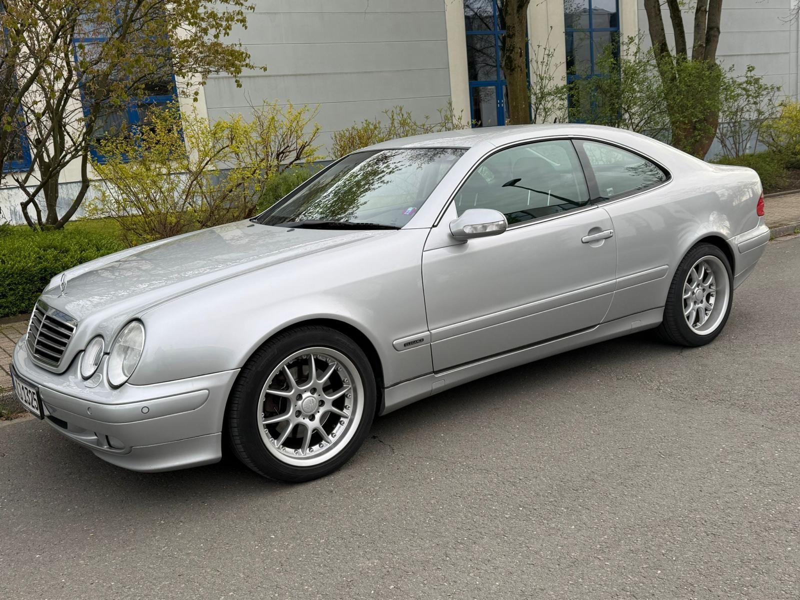 Mercedes-Benz CLK 320