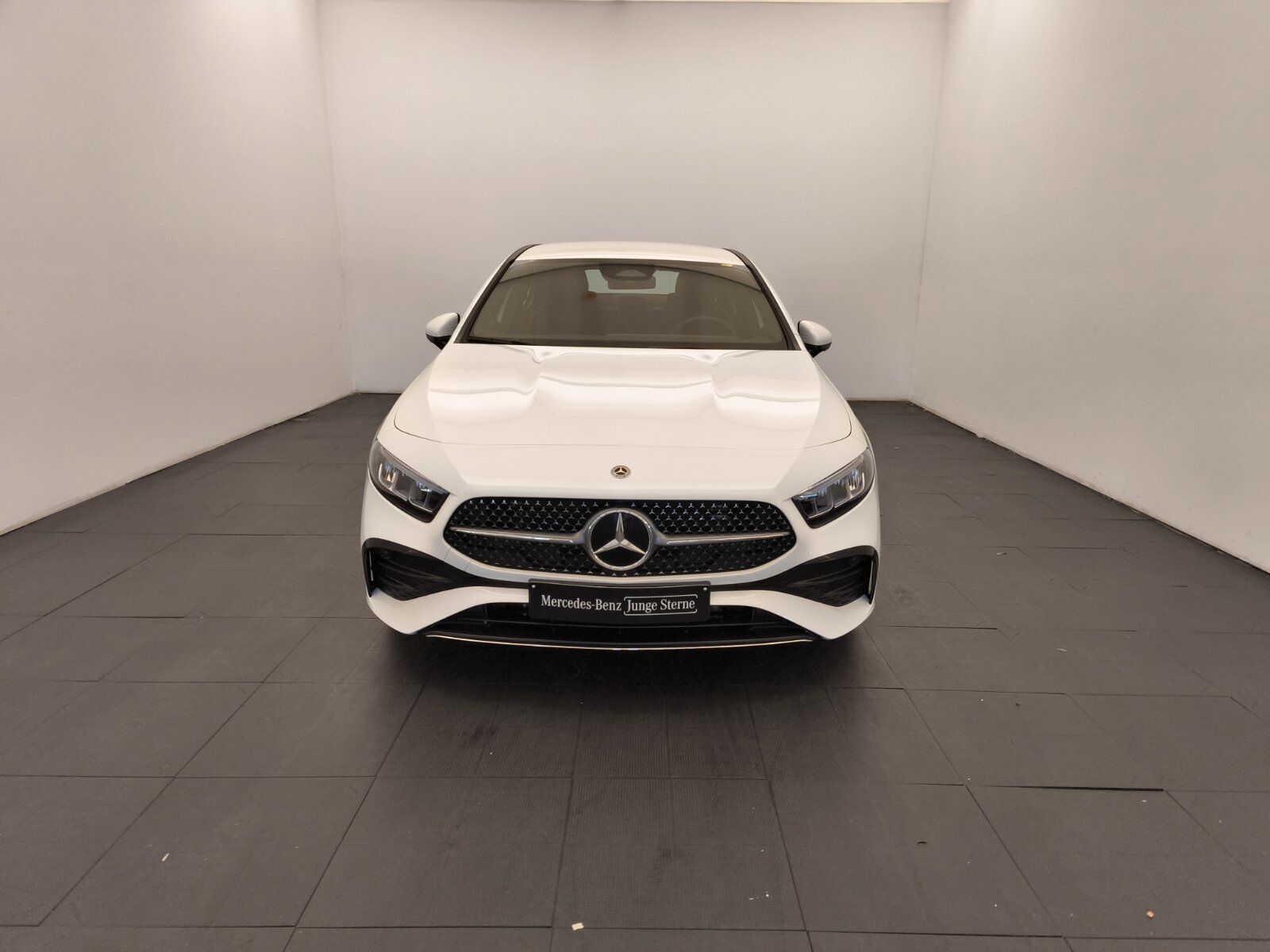 Mercedes-Benz A 180 Limousine AMG Advanced RüCam LED Winterpak foto 2