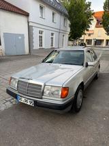 Mercedes-Benz Mercedes Benz W124 230E Oldtimer - Mercedes-Benz 230 in Stuttgart