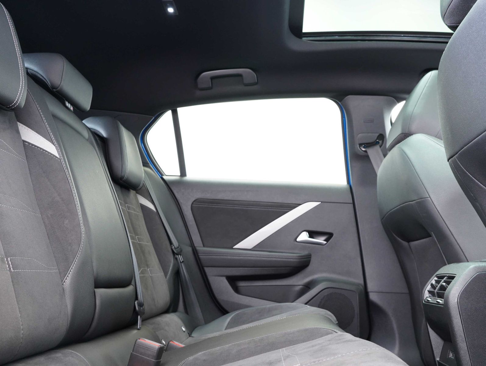 Fahrzeugabbildung Opel Astra L Electric GS ULTIMATE/INTELLILUX/PANO