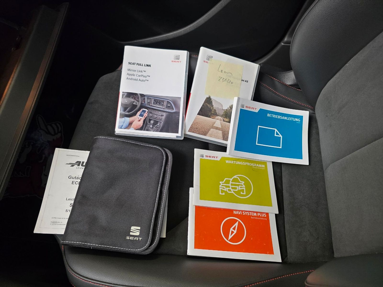 Fahrzeugabbildung SEAT Leon 1.8 TSI DSG ST FR/LED/Navi//Pano/Carplay