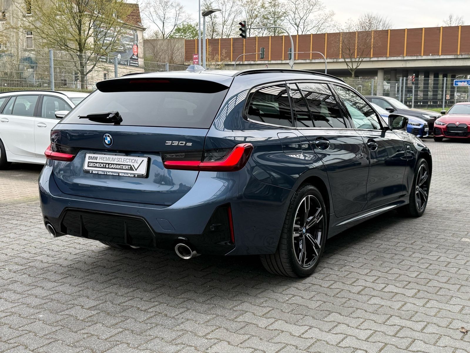 BMW 330 - Bild 2