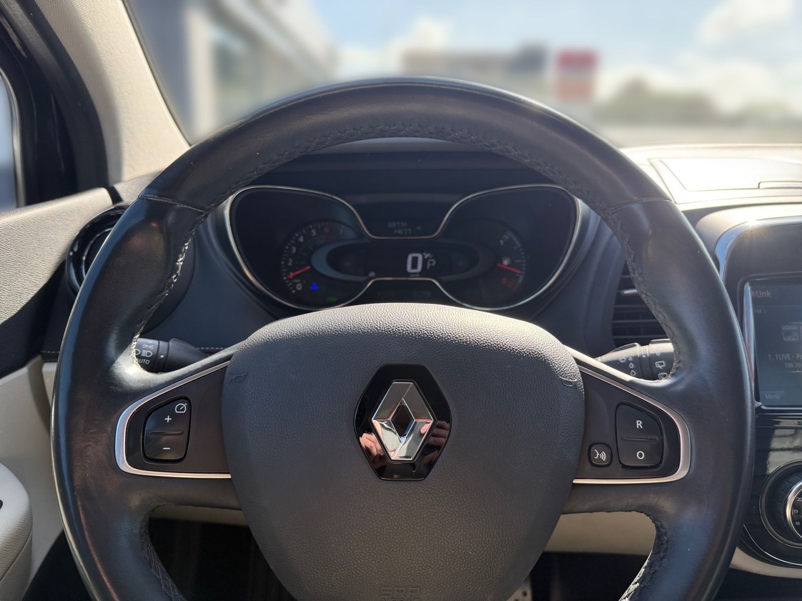 Fahrzeugabbildung Renault Captur 1.2 AT Initiale Paris ENERGY *GJR*BOSE*LE