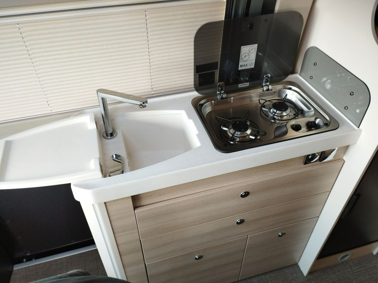 Fahrzeugabbildung Eura Mobil Van V 635 HB RFK, Captain-Chair-Sitze, Skyroof