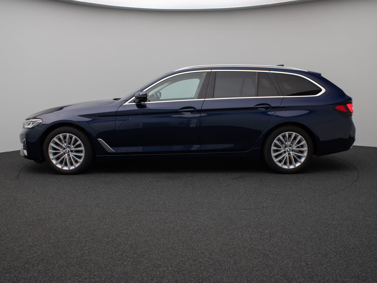 Fahrzeugabbildung BMW 520i Luxury Line Kamera HUD DAB B&W Alarm Sport