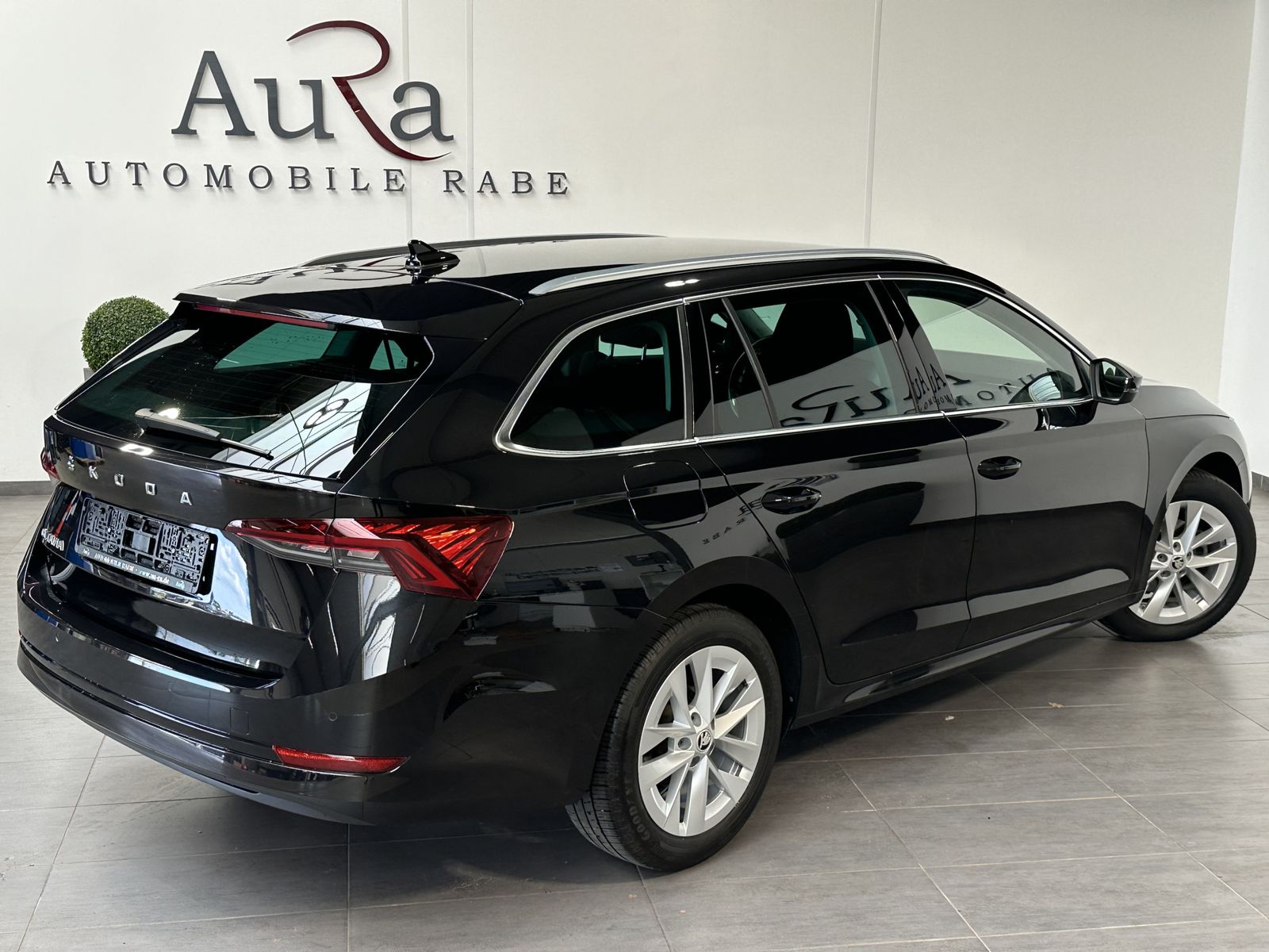 Fahrzeugabbildung SKODA Octavia Combi 2.0 TDI DSG Style NAV+LED+HEAD-UP