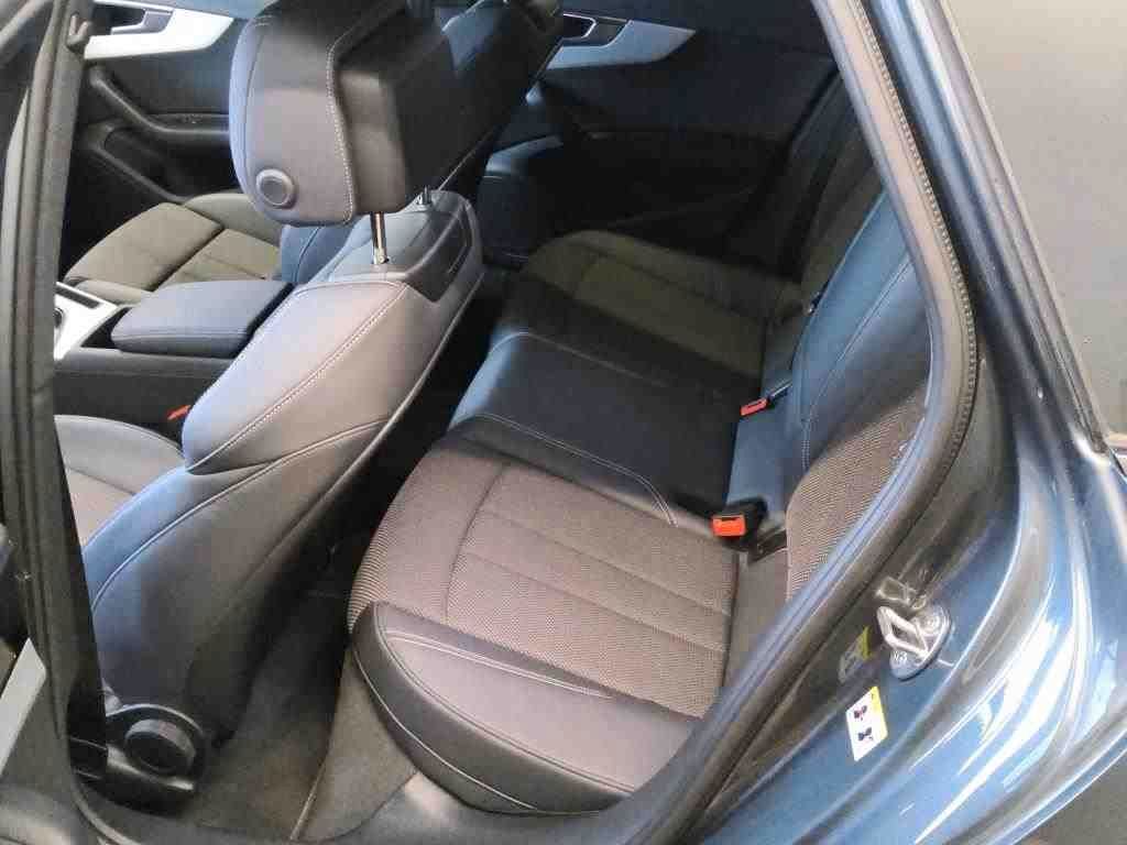 AUDI A4 2024