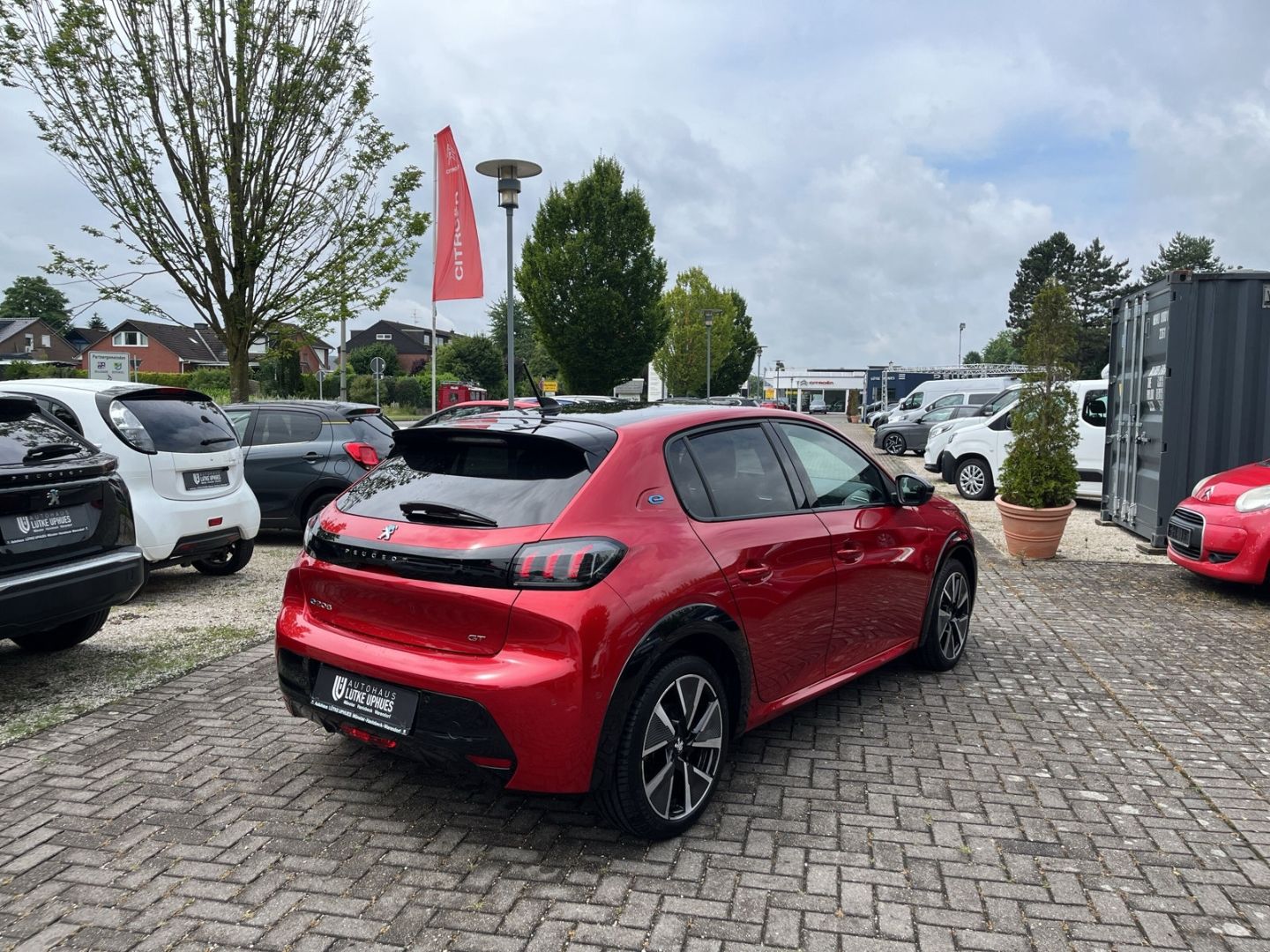 Fahrzeugabbildung Peugeot 208 GT Pack Elekto 136 Navi LED ACC CarPlay SHZ