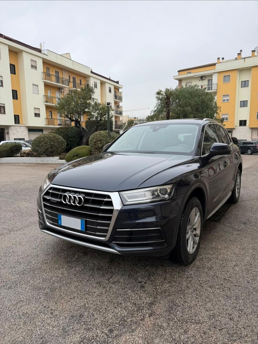 AUDI Audi Q5 35 TDI quattro S tronic Business Design