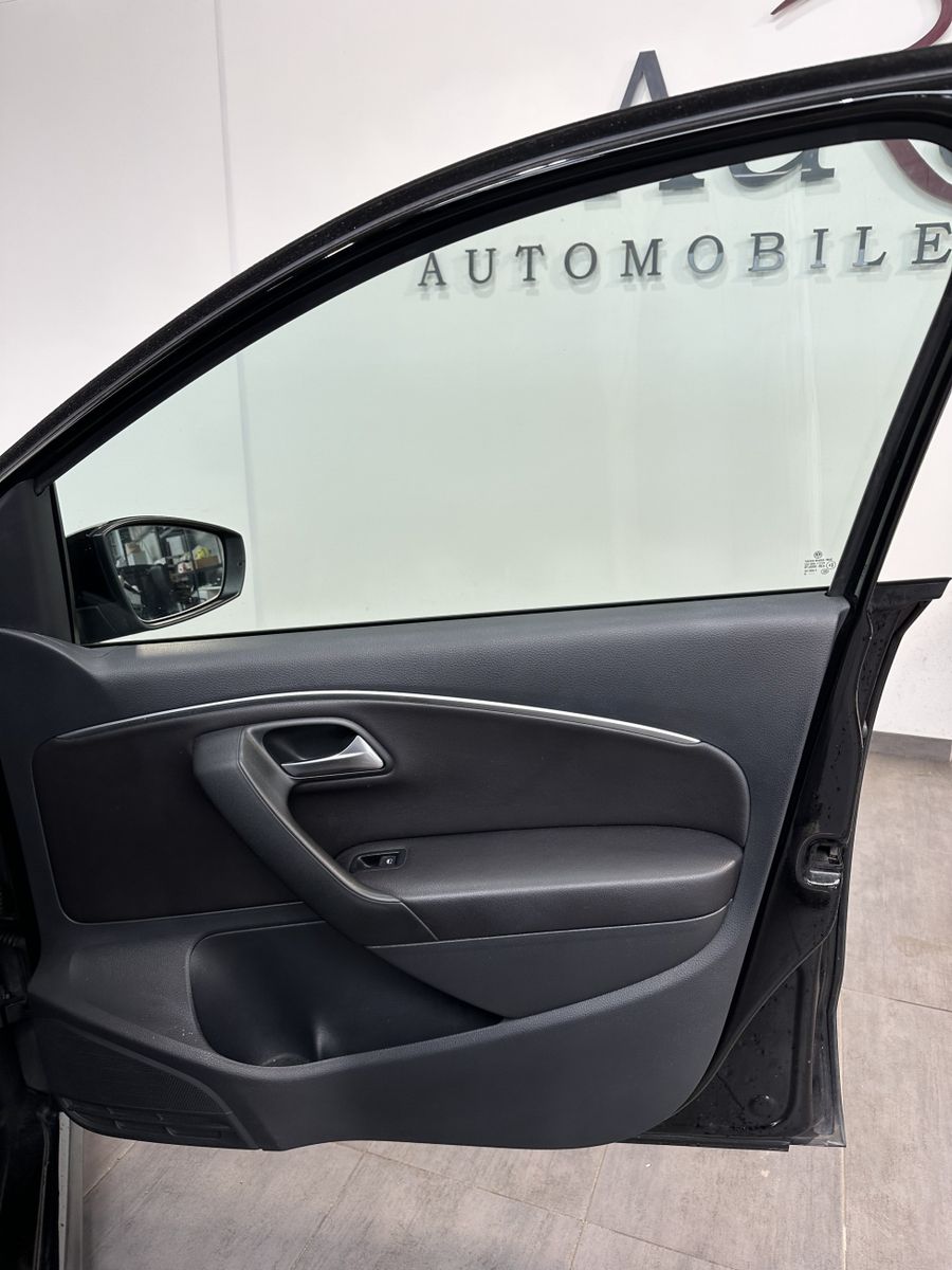 Fahrzeugabbildung Volkswagen Polo 1.8 TSI GTI NAV+LED+SHZ+APS+BLUETOOTH+EU6+2