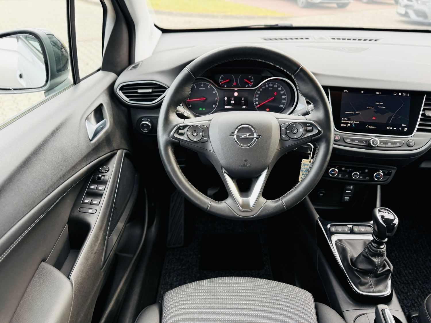 Fahrzeugabbildung Opel Crossland X 1,2 T ENJOY, Navi, LED, RFK, PTS, SH