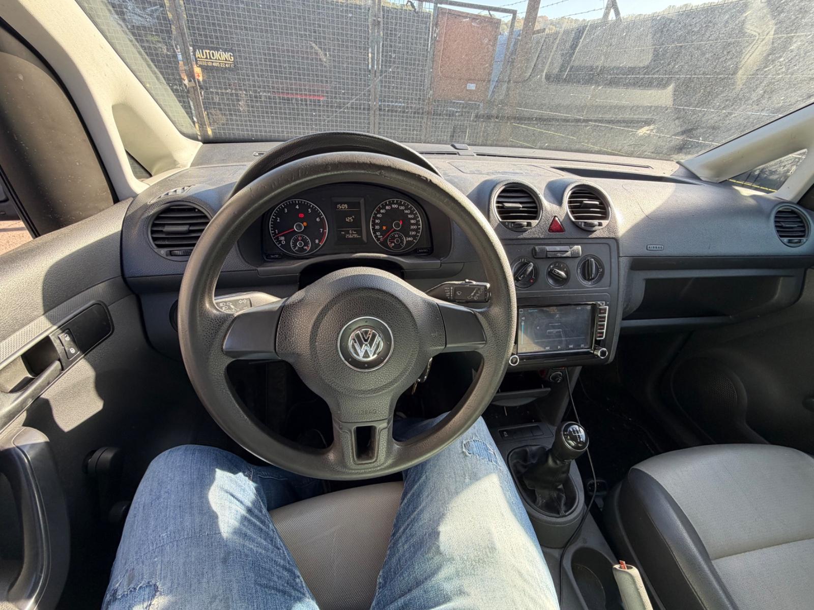 Volkswagen Caddy 2013 — photo 18