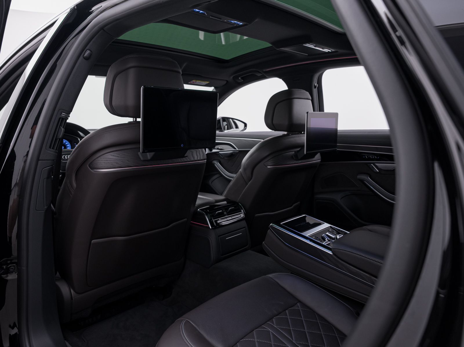 Audi A8 - Bild 25