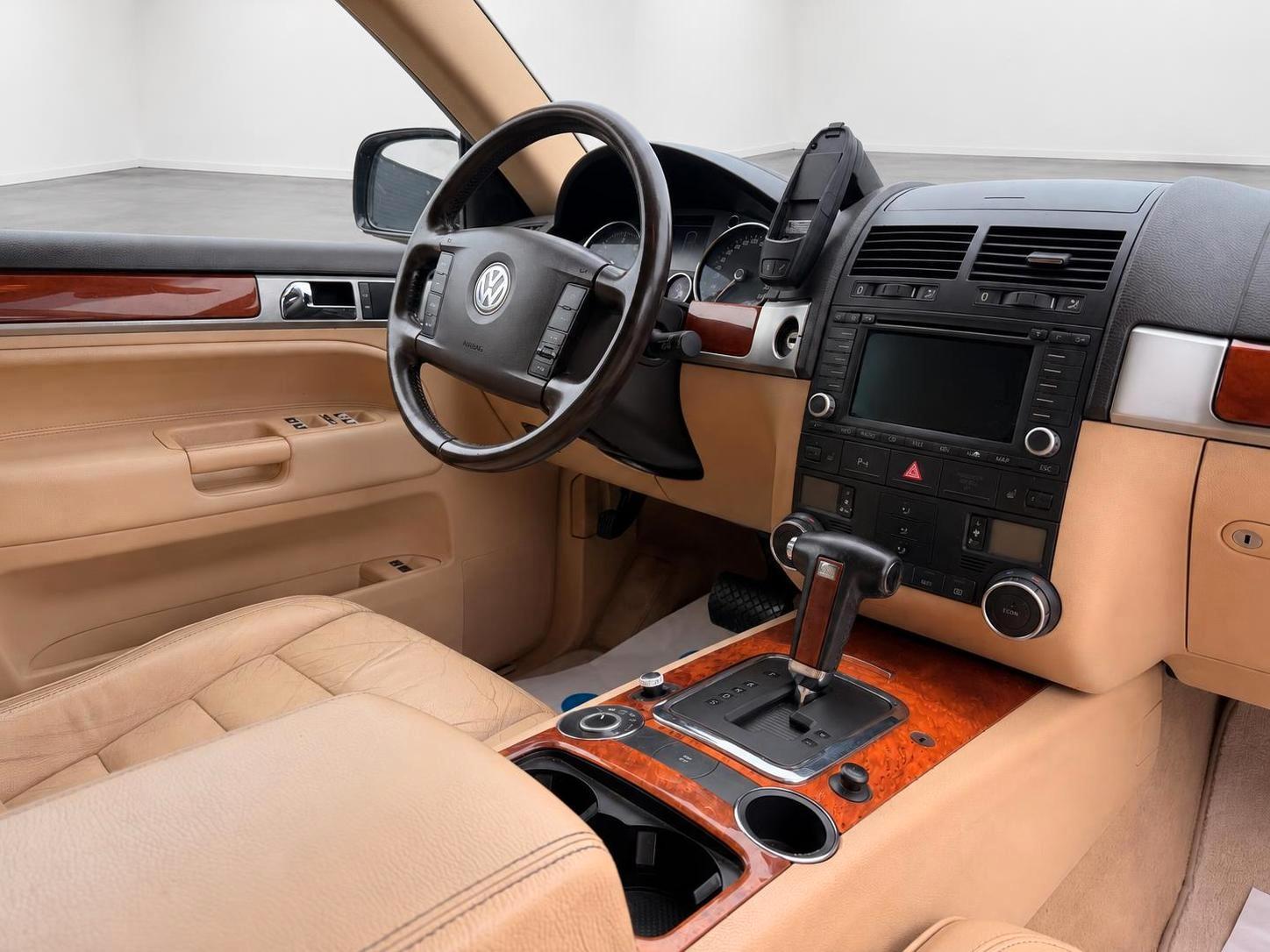 Volkswagen Touareg 2004 — photo 10