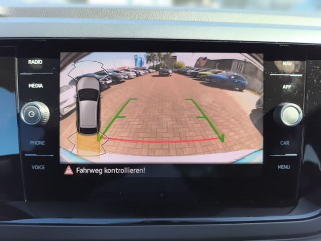 Fahrzeugabbildung Volkswagen Taigo 1.5 TSI DSG R-Line 17"LM GJR IQ.DRIVE IQ.L