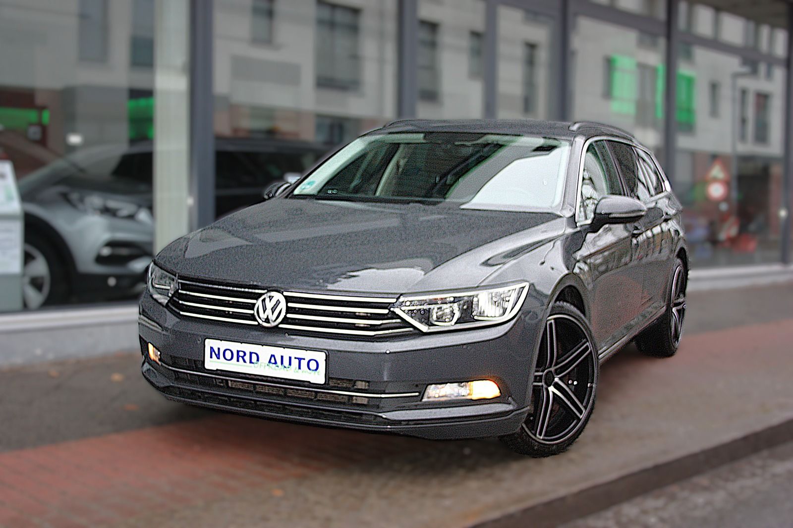 VW Passat Variant 2.0Tdi  Autom ACCTemp/Pdc/Sitzhzg