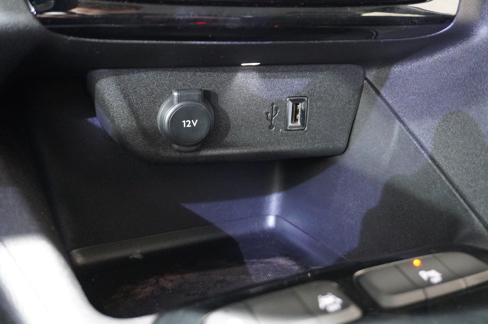 Fahrzeugabbildung Opel Corsa F 1.2T ELEGANCE NAVI/LED/VIRT/KAMERA/SPORT