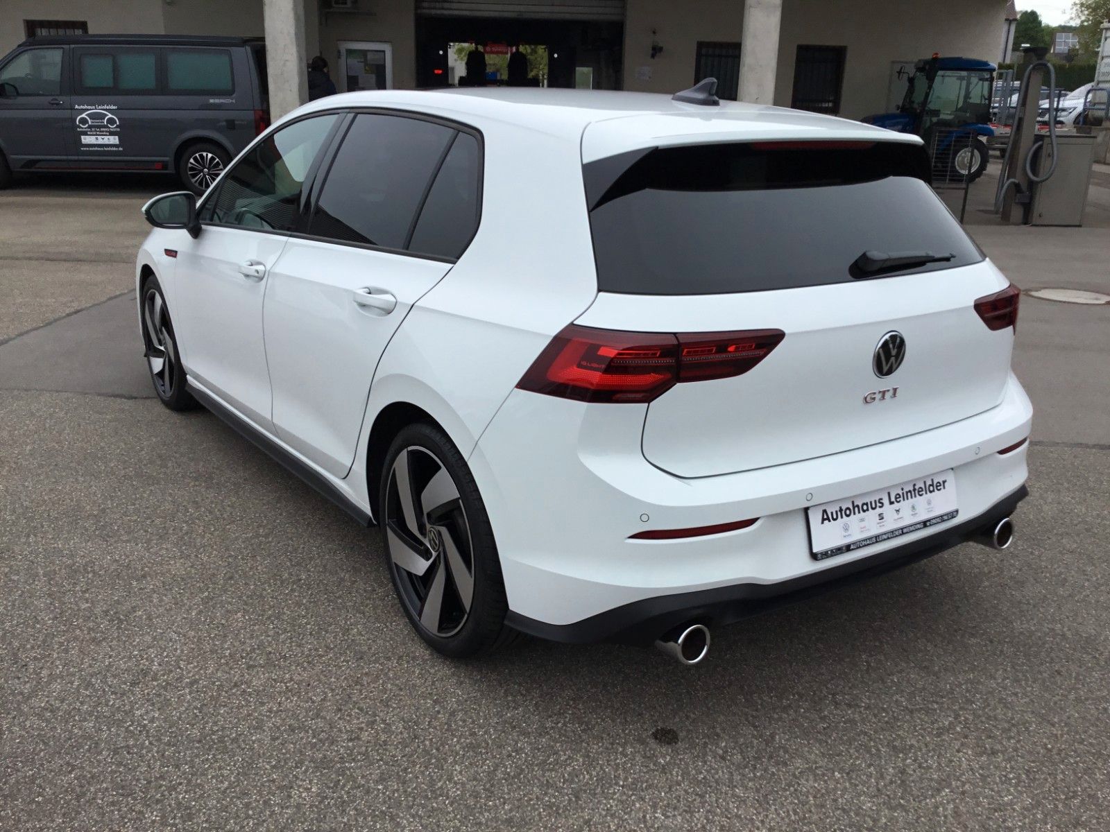 Fahrzeugabbildung Volkswagen Golf 2.0 TSI DSG GTI+Pano+18"+IQ Light