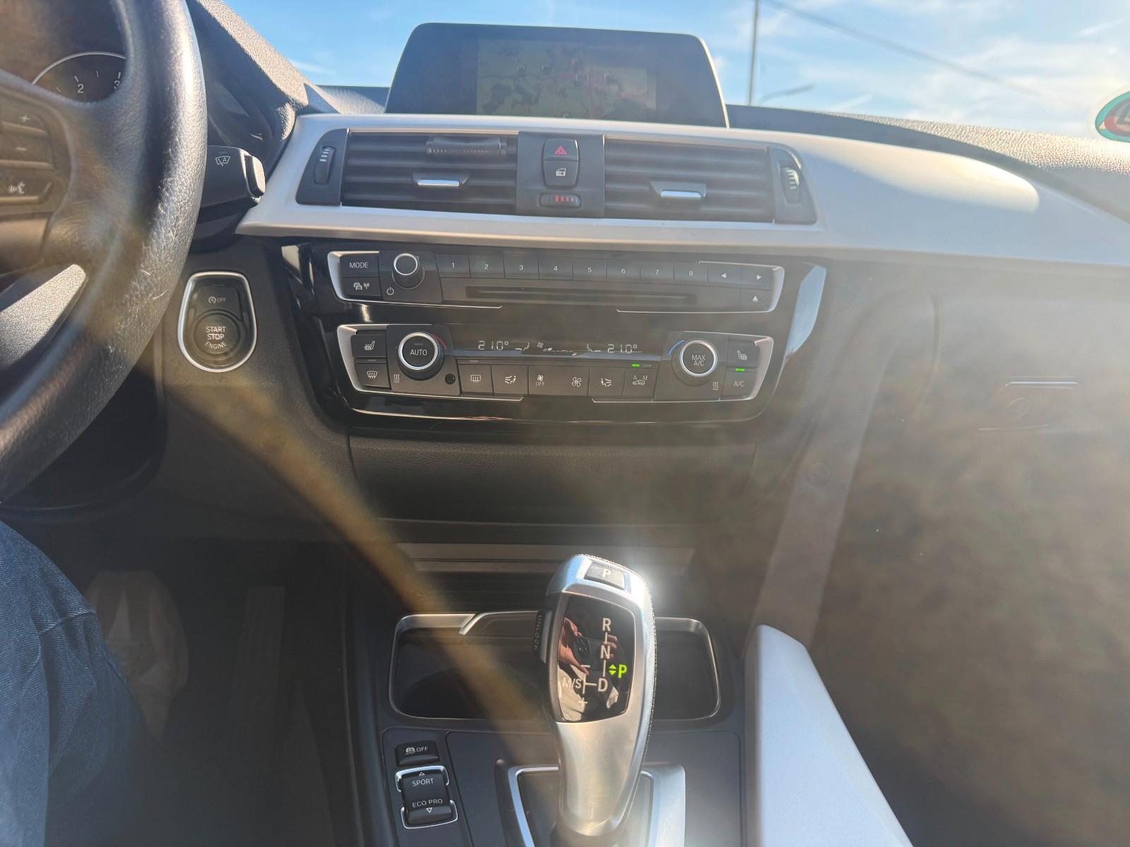 BMW 318 2015 — photo 17
