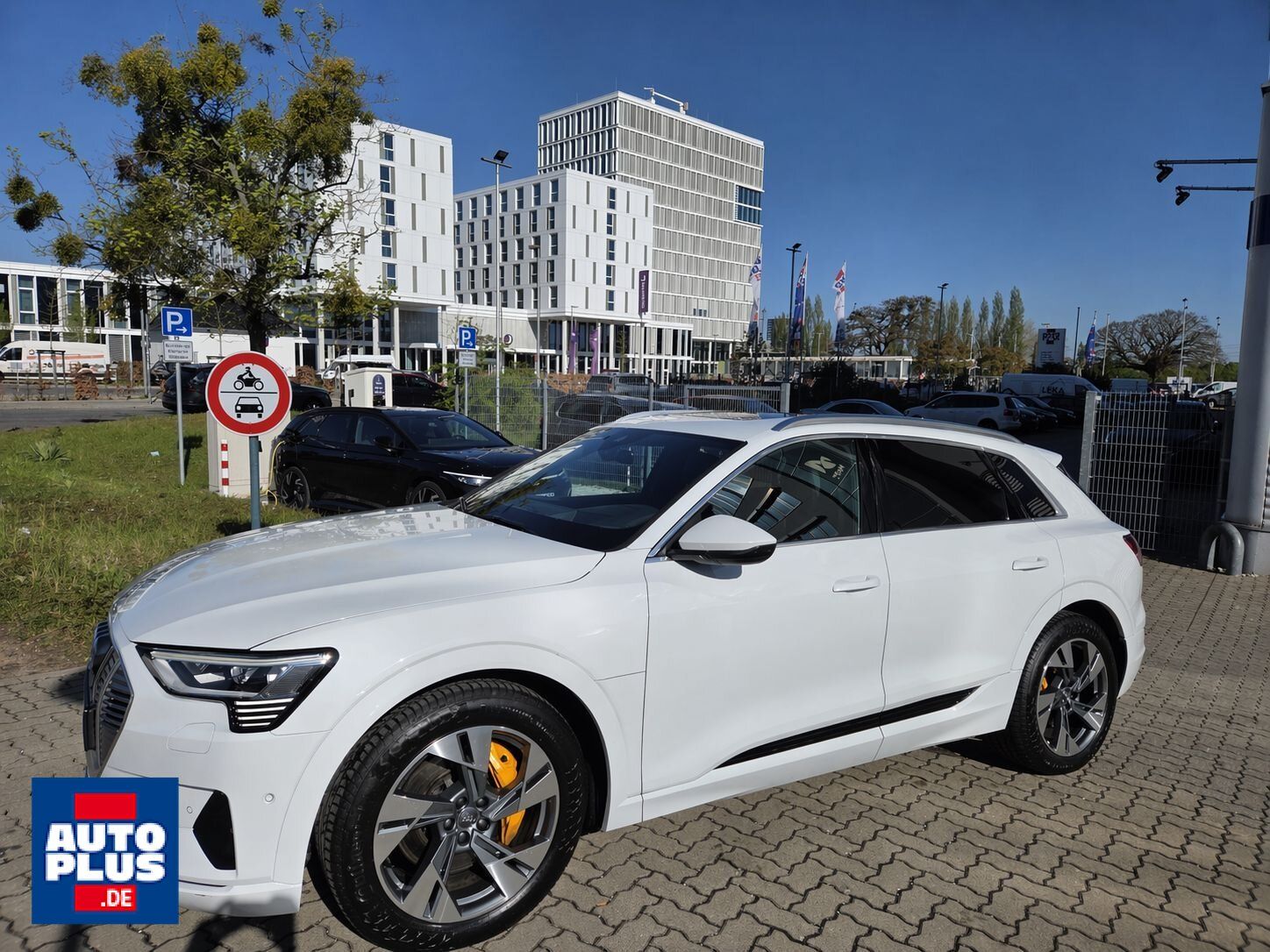 AUDI e-tron 55 quattro advanced S-LINE+PANO+NAVI+CAM