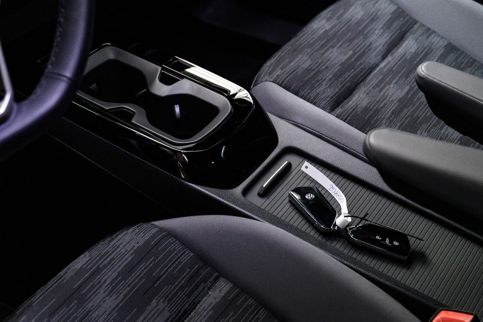 Fahrzeugabbildung Volkswagen ID.4 Pro IQ-LED+AHK+360°KAM+KEYLESS+WÄRMEP+DCC