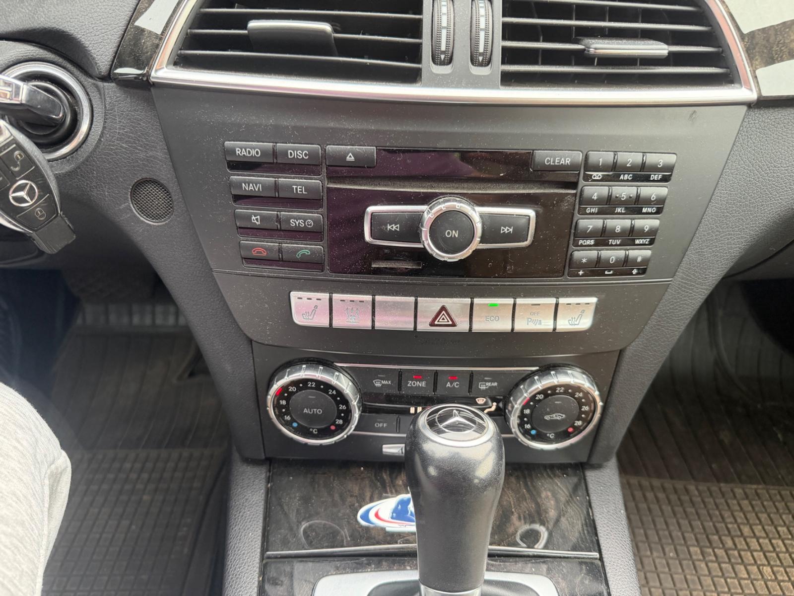 Mercedes-Benz C200 2011 — interior