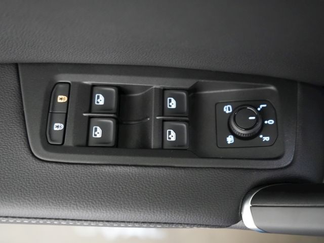 Touran COMFORTLINE DSG+LED+AHK+NAVI+SPORTFAHRWER