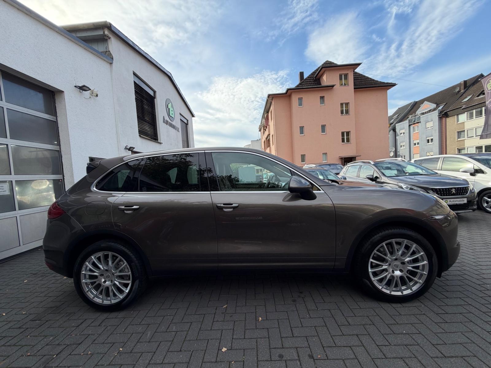 Porsche Cayenne*NAVI*PDC*SHZ*LEDER*MEMORY*LED