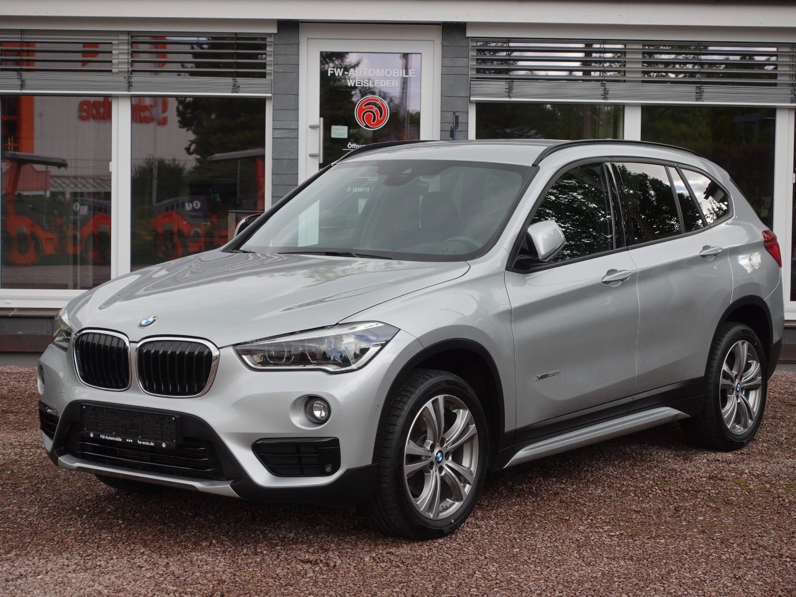 Fahrzeugabbildung BMW X1 xDrive20i A Sport Line