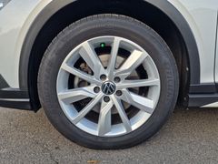 Fahrzeugabbildung Volkswagen Golf VIII Var. Alltrack 4M Navi Matrix ACC StdHz