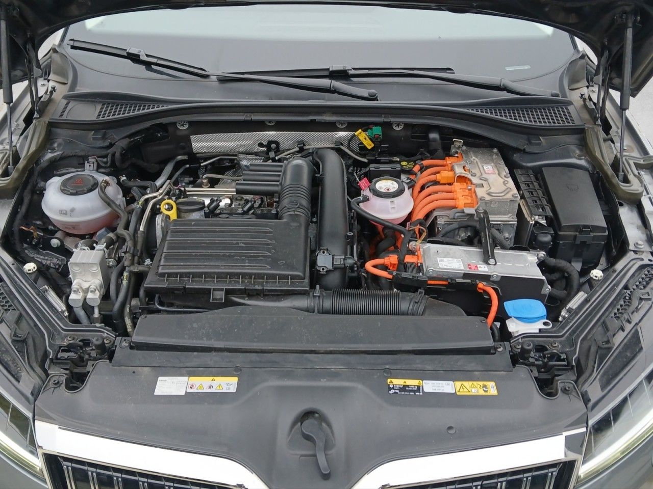 Fahrzeugabbildung SKODA Superb Combi Style iV AHK NAVI Standheizung